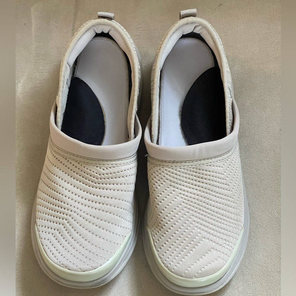BZEES SLIP ON SZ7.5